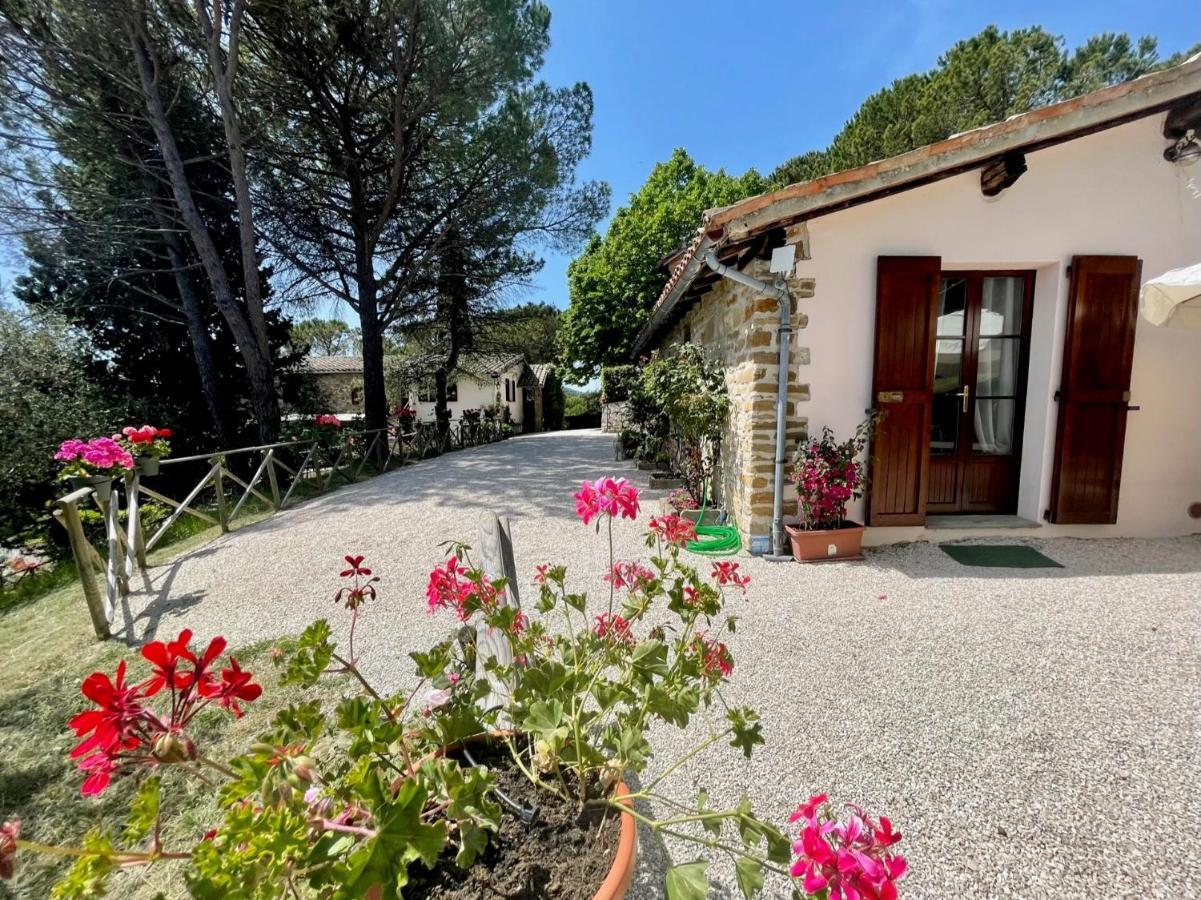 La Panoramica Gubbio - Maison De Charme - Casette E Appartamenti Self Catering Per Vacanze Meravigliose! Extérieur photo