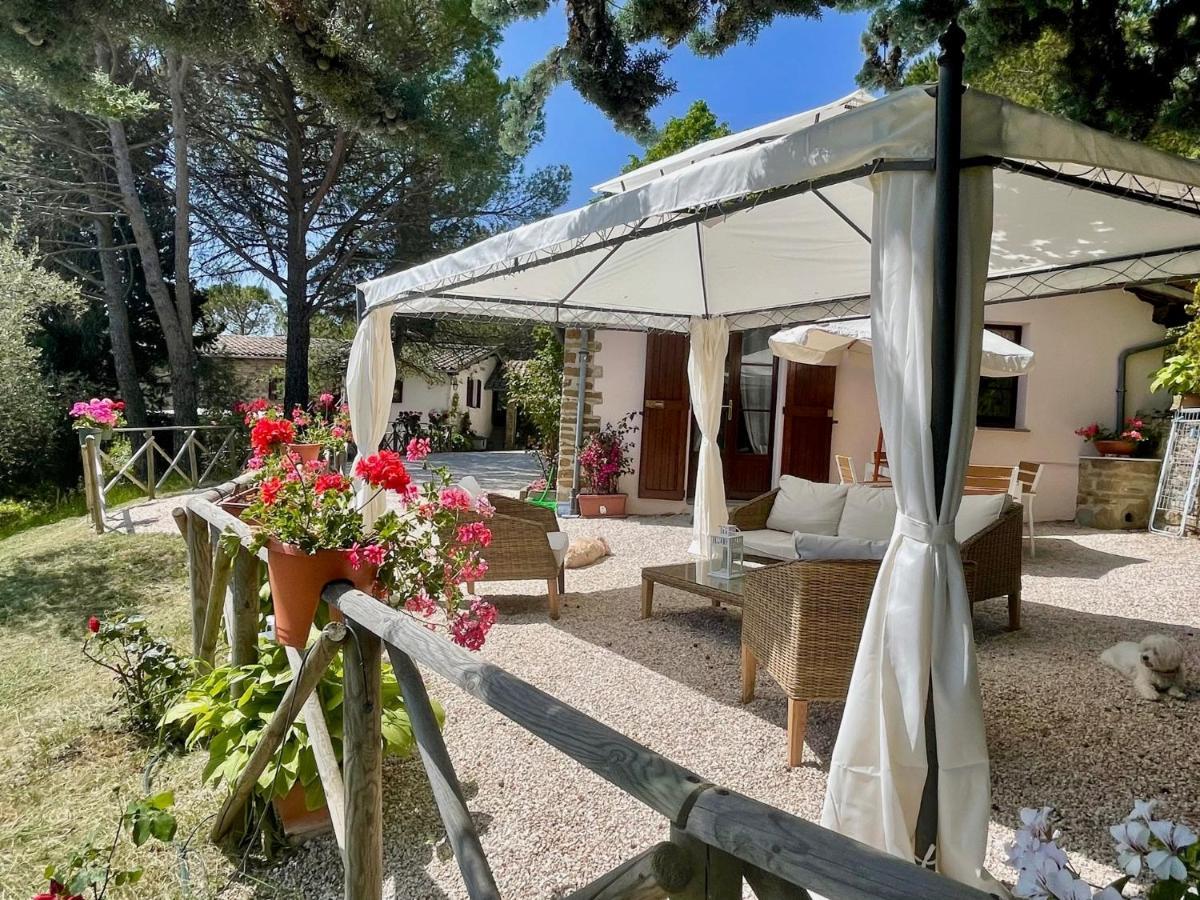 La Panoramica Gubbio - Maison De Charme - Casette E Appartamenti Self Catering Per Vacanze Meravigliose! Extérieur photo