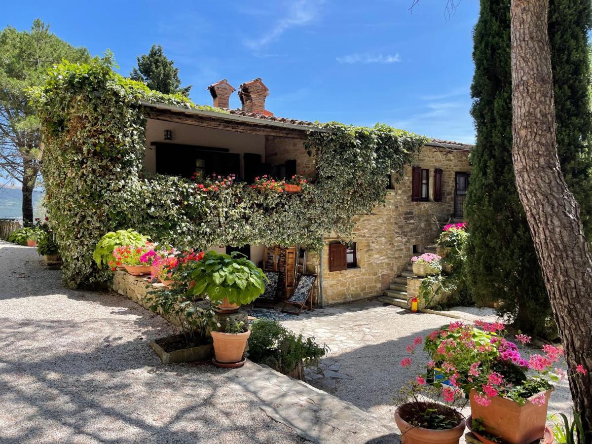 La Panoramica Gubbio - Maison De Charme - Casette E Appartamenti Self Catering Per Vacanze Meravigliose! Extérieur photo