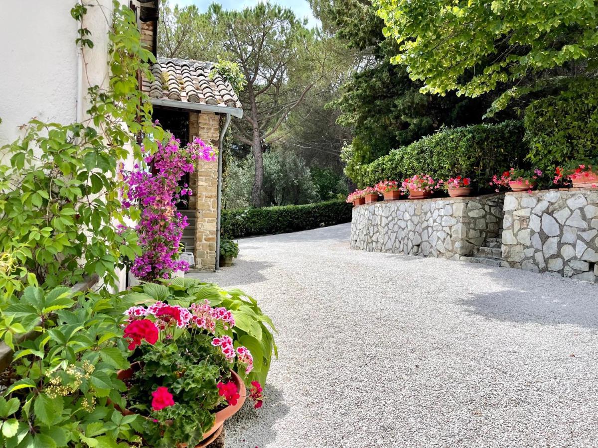 La Panoramica Gubbio - Maison De Charme - Casette E Appartamenti Self Catering Per Vacanze Meravigliose! Extérieur photo