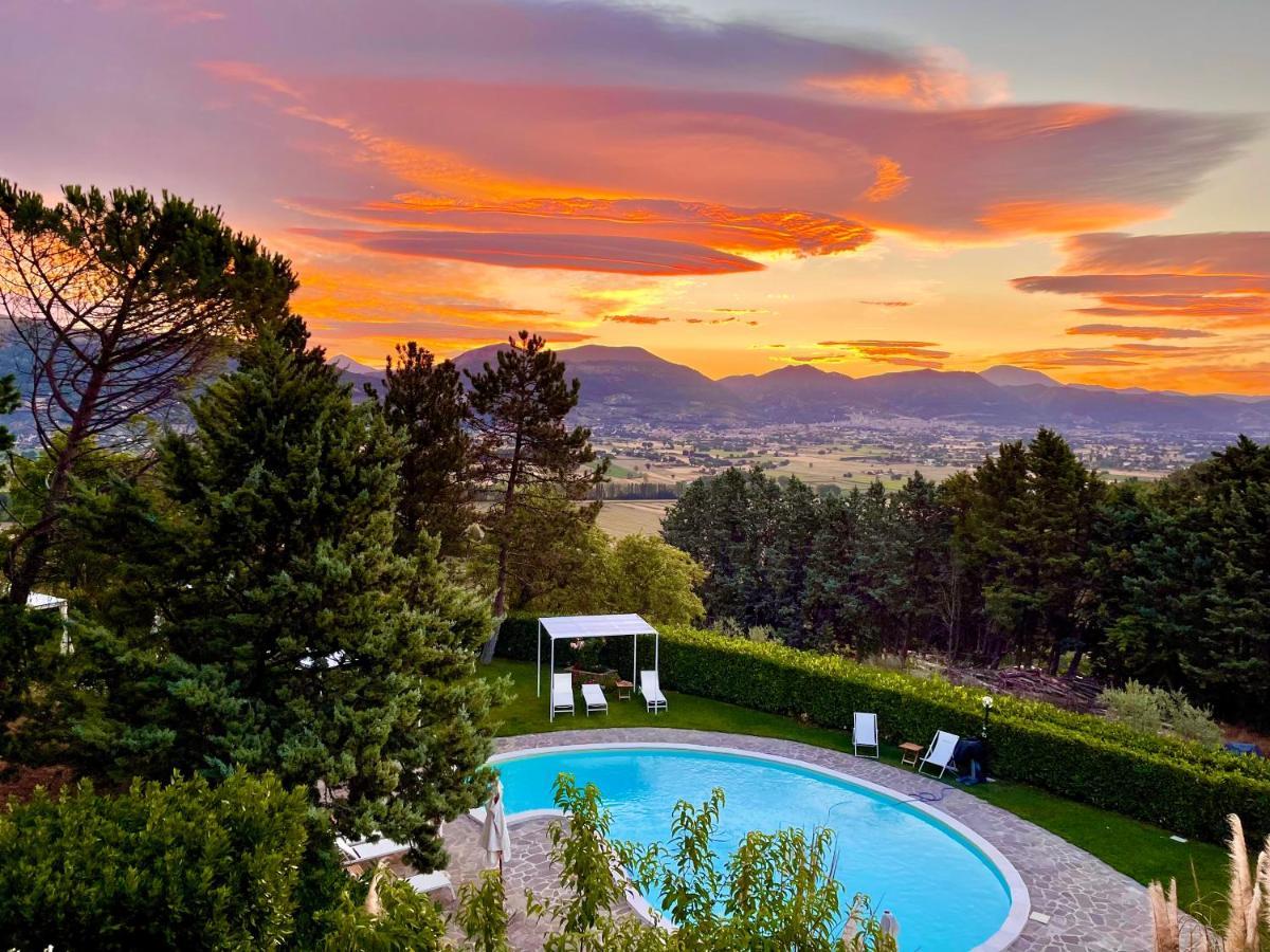 La Panoramica Gubbio - Maison De Charme - Casette E Appartamenti Self Catering Per Vacanze Meravigliose! Extérieur photo